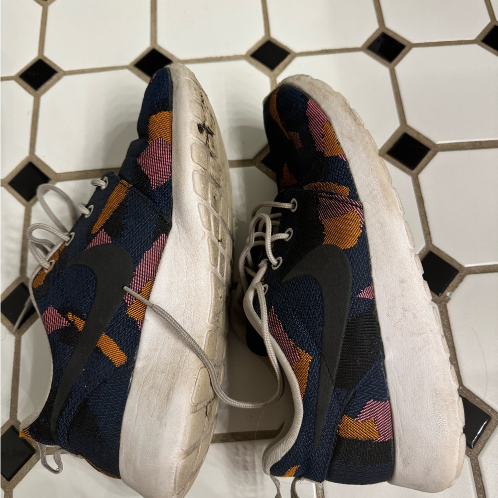 Nike roshe sneakers